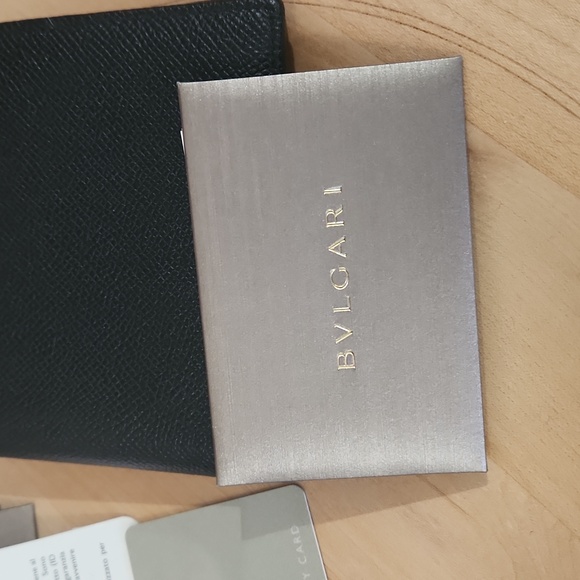 Men's BVLGARI leather bi-fold wallet. Includes all original authentic documents. - Picture 5 of 12